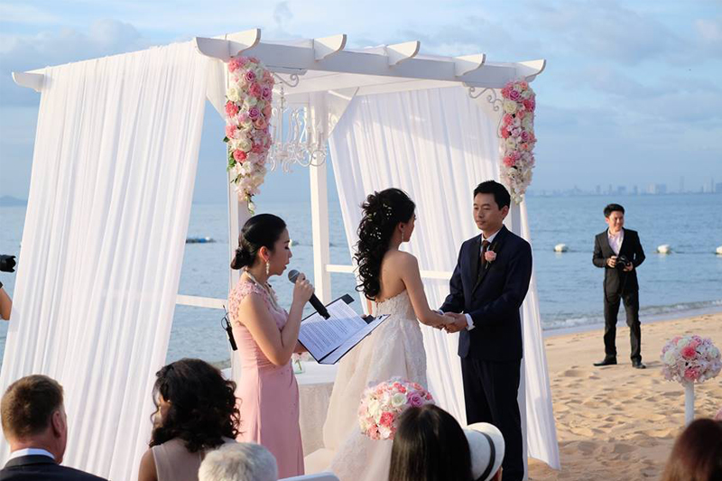 mclooksorn พิธีกร ลูกศร กับงานแต่งงาน